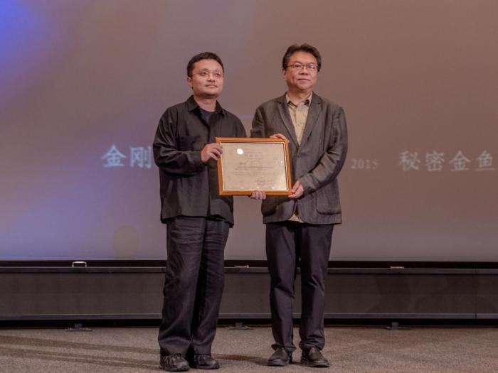 在专业内容团队，提供赛事复盘与行业趋势深度分析。方面，竞技宝提供贴心周到的支持。 - 竞技宝